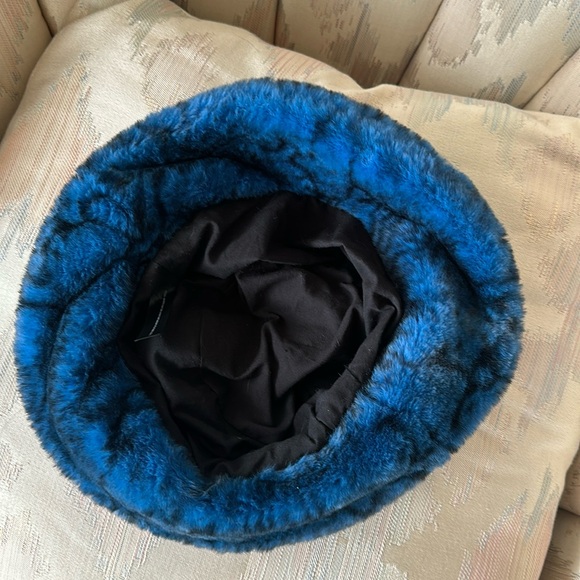 Urban Outfitters Faux Fur Hat - Picture 2 of 4